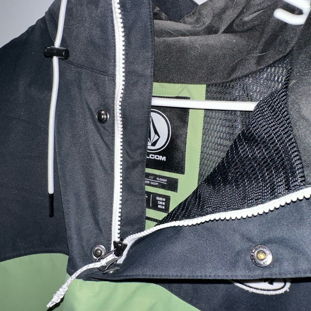 Volcom women’s snow jacket